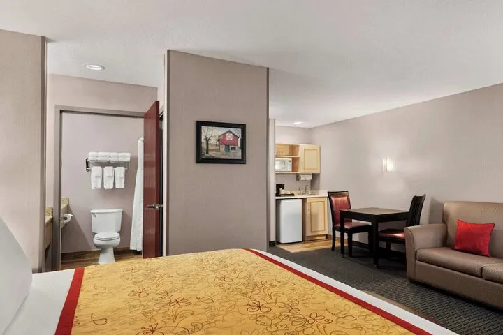 Room 5 of 12