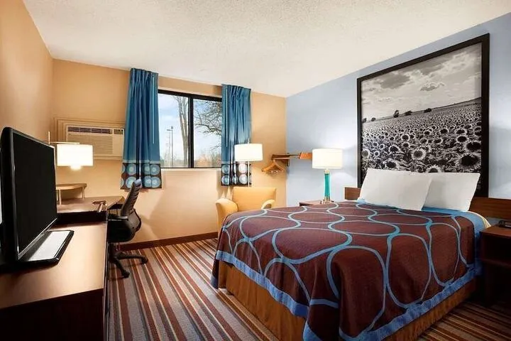 Room 5 of 11