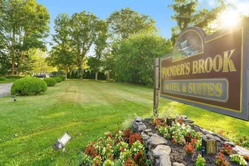 Founders Brook Motel and Suites