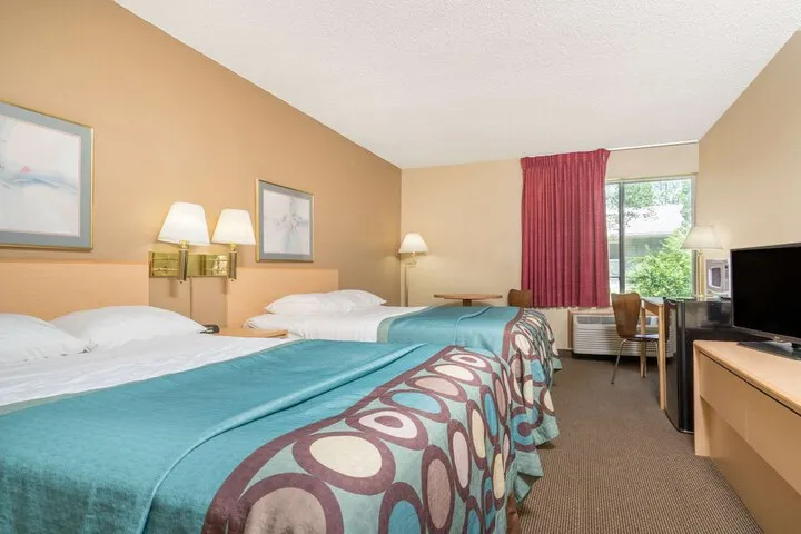 Room 4 of 18