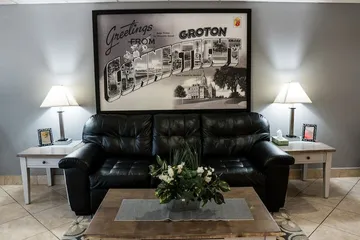 Super 8 by Wyndham Groton
