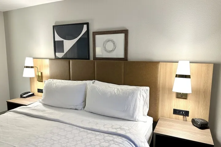 Room 5 of 76