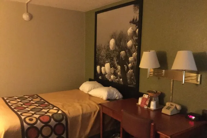 Room 4 of 31