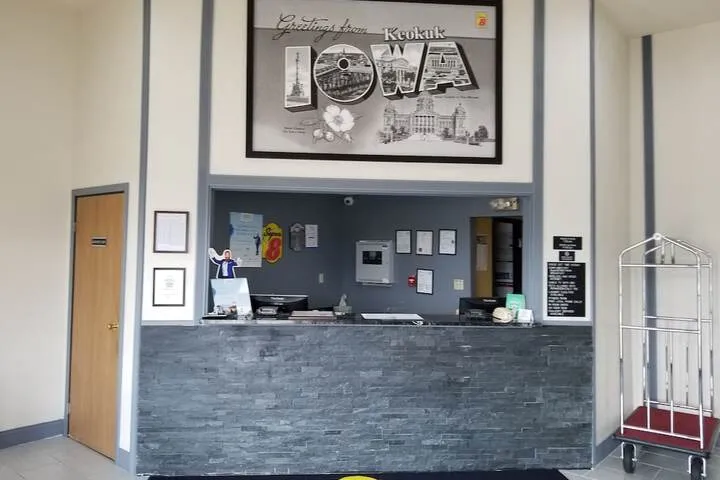 Check-in/check-out kiosk