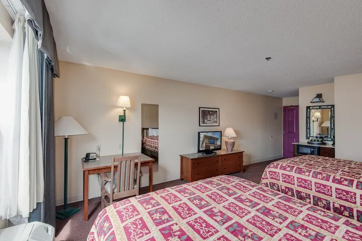Room 3 of 37