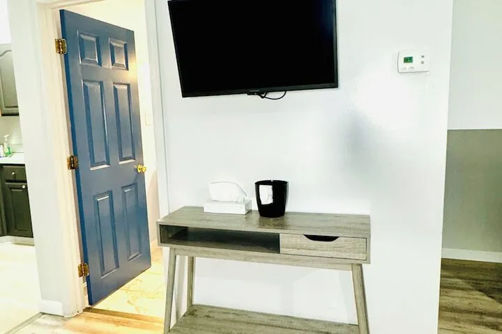 Room 3 of 44