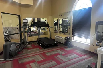 Ramada by Wyndham Glendale Heights / Lombard