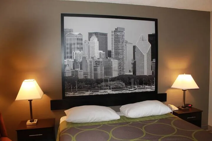 Room 5 of 12