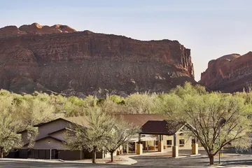 Slackline Moab Outset Collection by Hilton