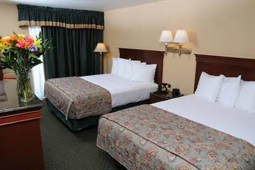Pikes Waterfront Lodge