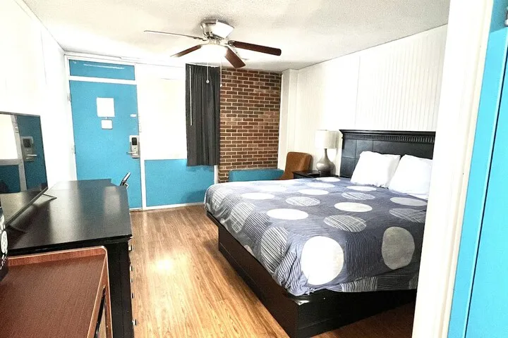 Room 3 of 17