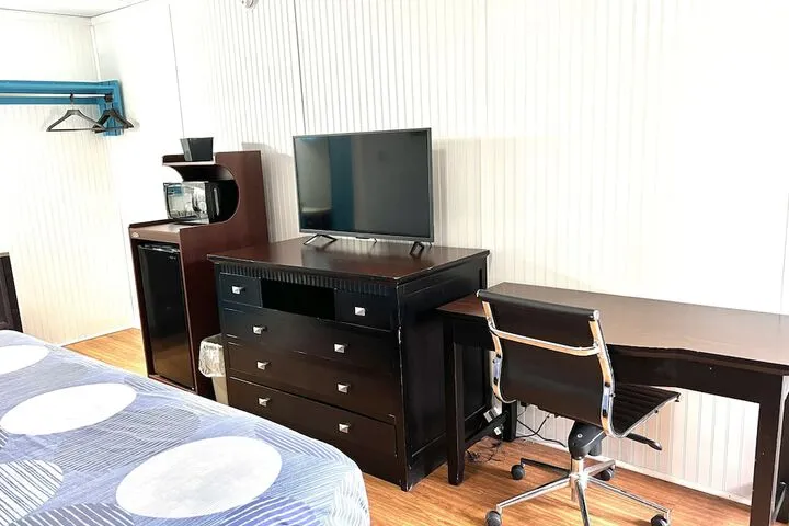 Room 4 of 17