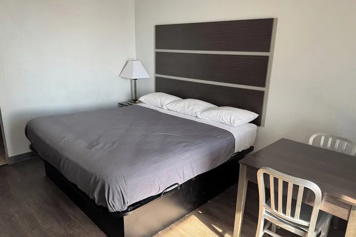 Room 4 of 13