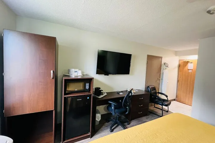 Room 4 of 27