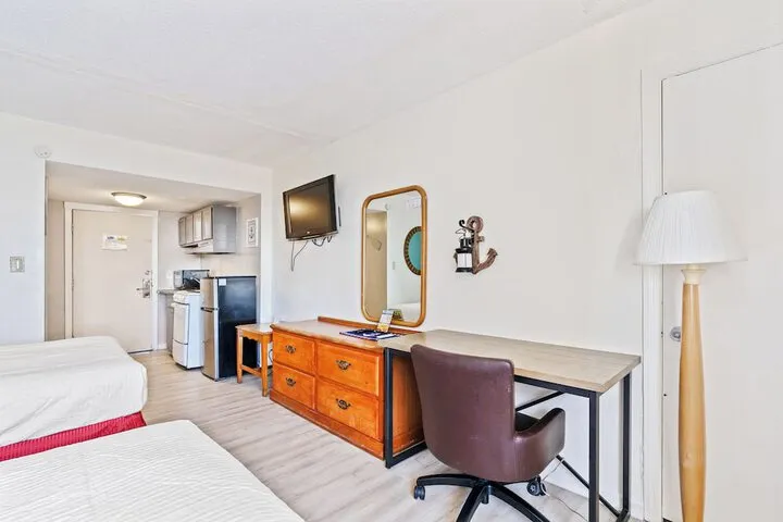 Room 5 of 17