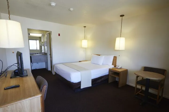 Room 4 of 37