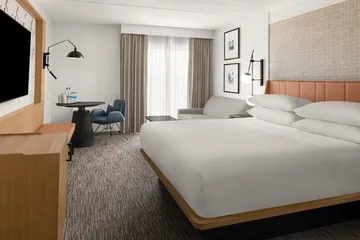 Sheraton Milwaukee Brookfield Hotel
