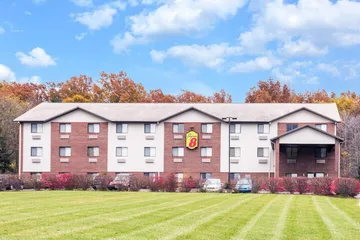 Super 8 by Wyndham Richfield / Cleveland