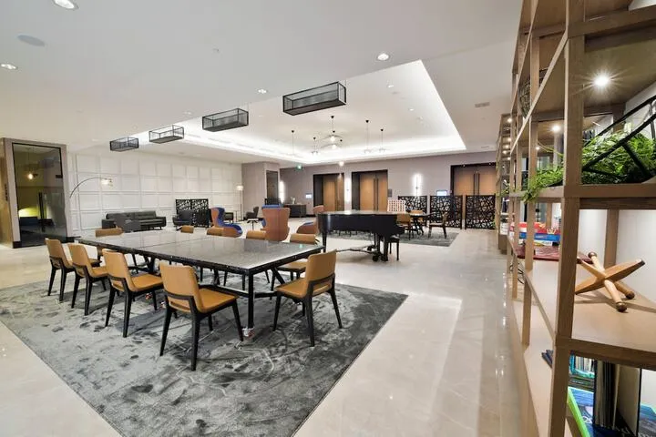 Lobby lounge