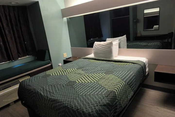 Room 5 of 14