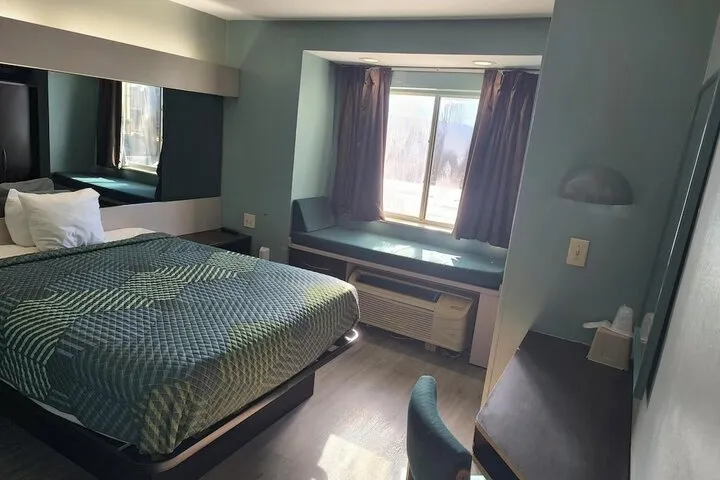 Room 4 of 14