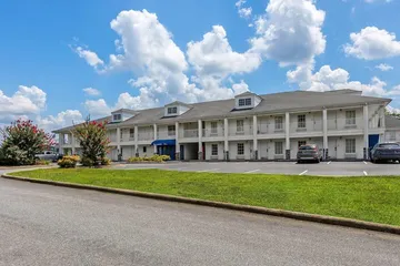 Baymont by Wyndham Forest City