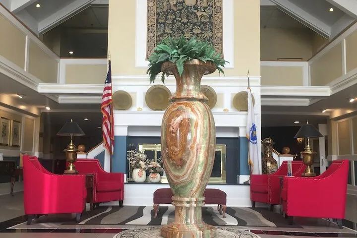 Lobby lounge