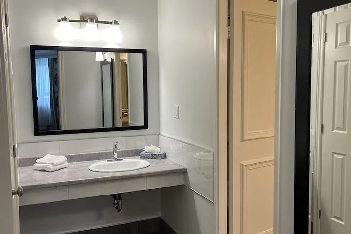 Room 3 of 49