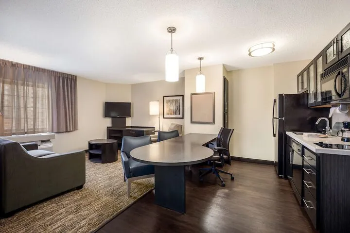 Room 4 of 20