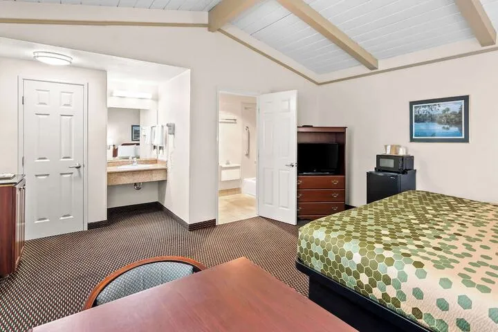 Room 4 of 29