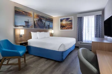 Days Inn & Suites by Wyndham Commerce