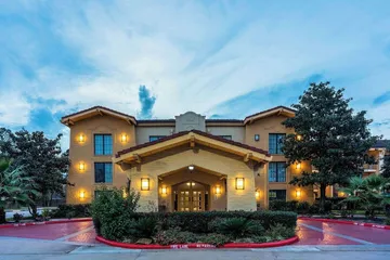Super 8 by Wyndham The Woodlands North