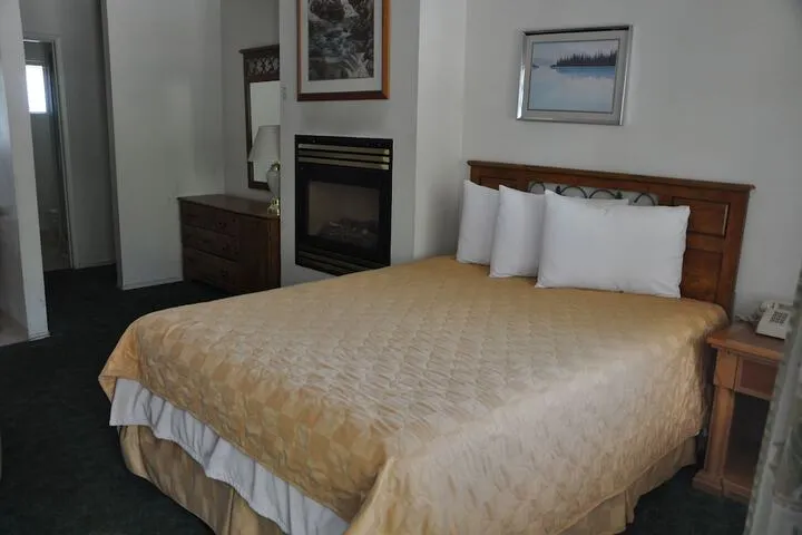Room 3 of 64
