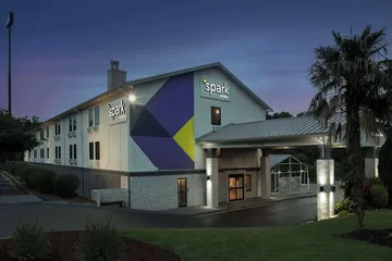 Spark by Hilton Atlanta Cumberland Ballpark