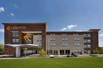 La Quinta Inn & Suites by Wyndham San Antonio Seaworld / LAFB