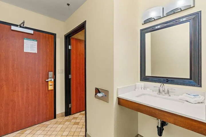 Hotel 2 of 140