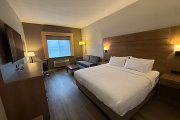 Best Western Plus 1000 Islands Hotel & Suites