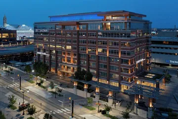 Courtyard Buffalo Downtown / Canalside