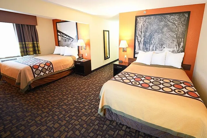 Room 4 of 16