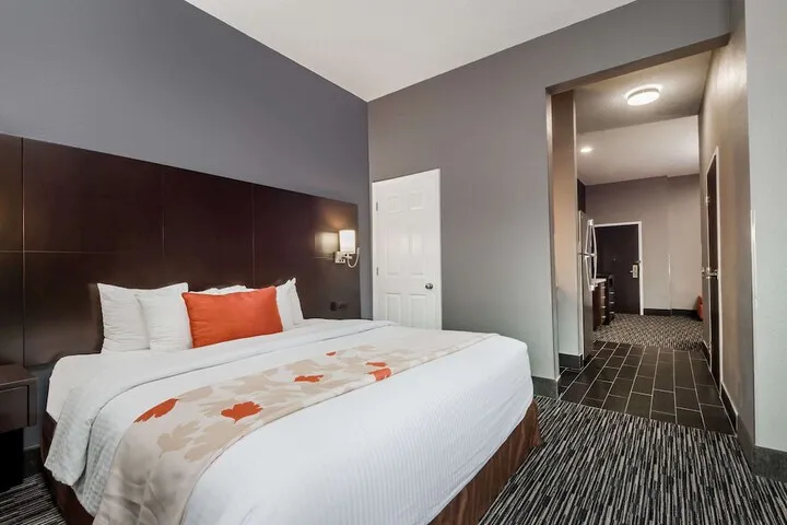 Room 4 of 15