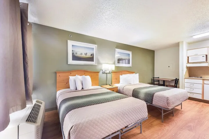 Room 4 of 25