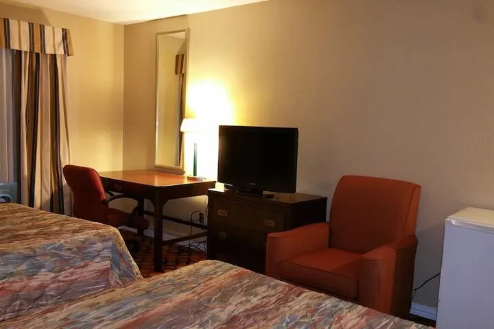 Room 4 of 16