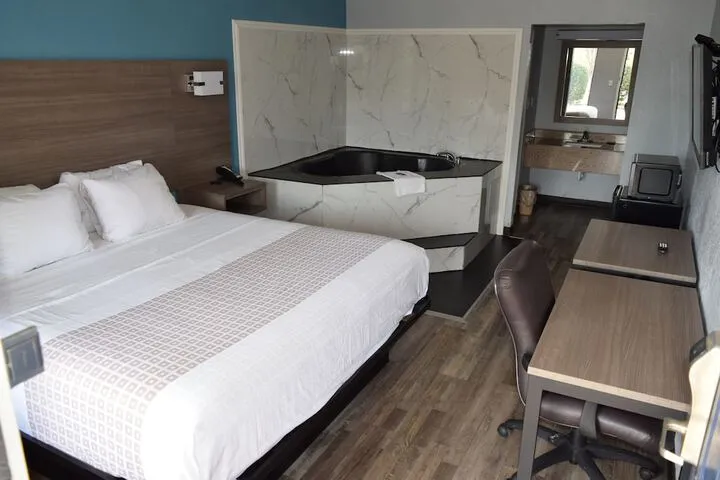 Room 4 of 16