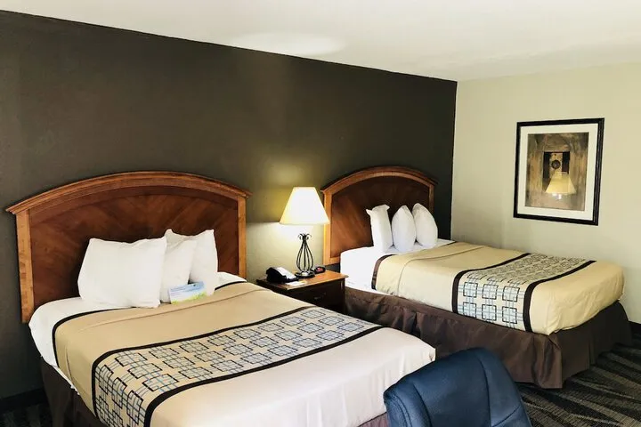 Room 4 of 28
