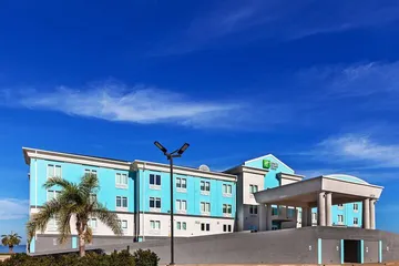 Holiday Inn Express & Suites Port Lavaca by IHG