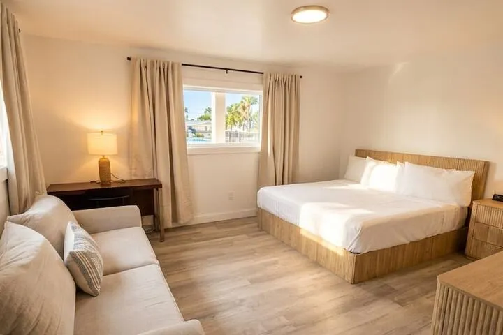 Room 3 of 74