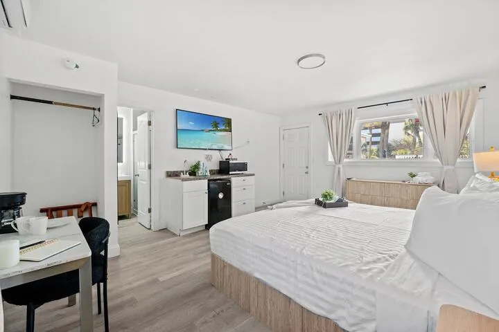 Room 4 of 74