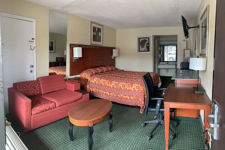 Room 2 of 3