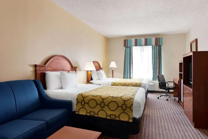 Room 4 of 18