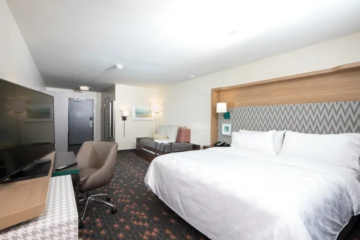 Room 3 of 48
